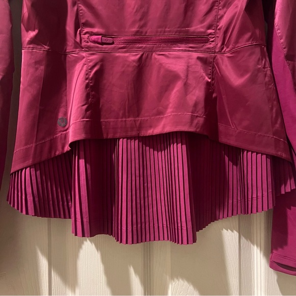 Lululemon Cranberry Windbreaker Size 6 - Picture 5 of 6